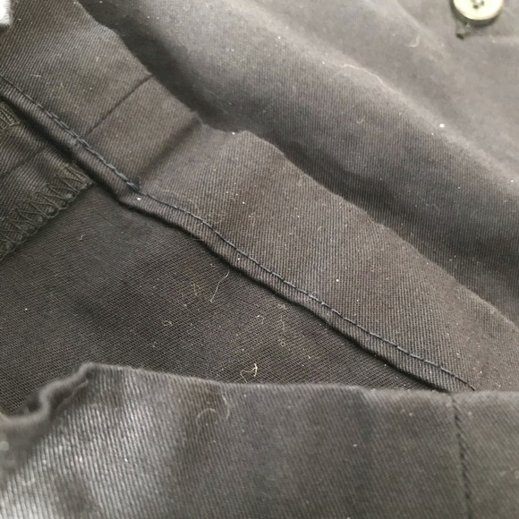 Tommy Hilfiger pants listed as sz. 40x34 stretch but fits smaller. - Picture 5 of 6